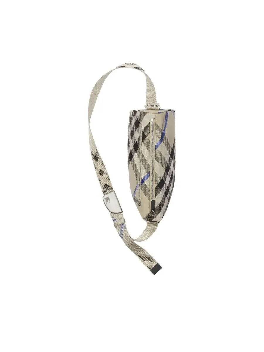 Маленькая сумка-мессенджер Burberry с клетчатым узором и щитом — 4