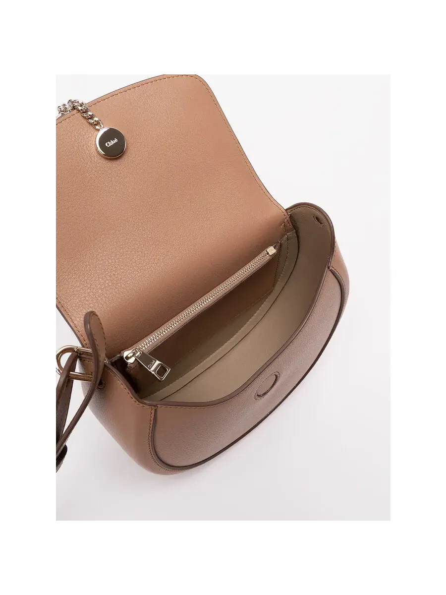 Кроссбоди-сумка Chloé Arlene Small Ring Half-Moon — изображение 2 из 2, бежевый