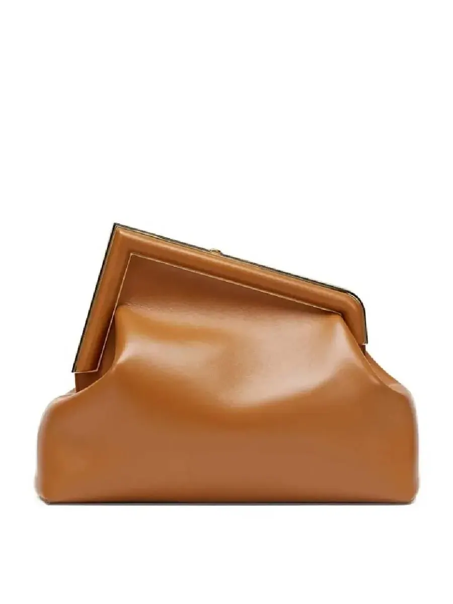 Fendi Первая кожаная средняя сумка — изображение 2 из 4, карамель