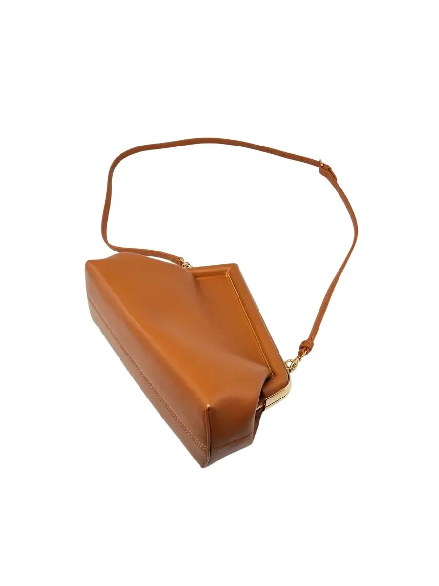 Клатч Fendi First Small из мягкой кожи наппа — изображение 2 из 3, карамель