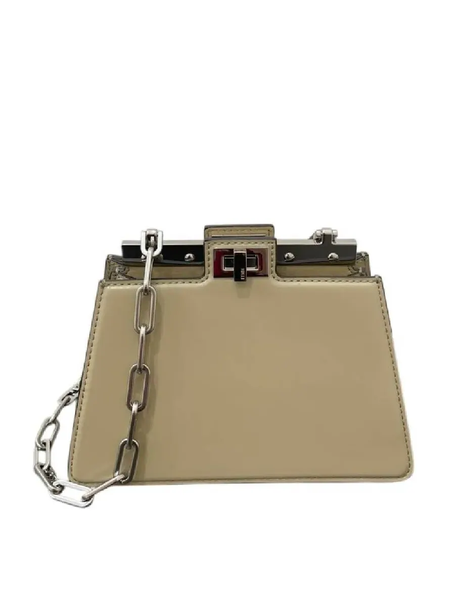 Сумка Fendi Peekaboo с ручкой-цепочкой