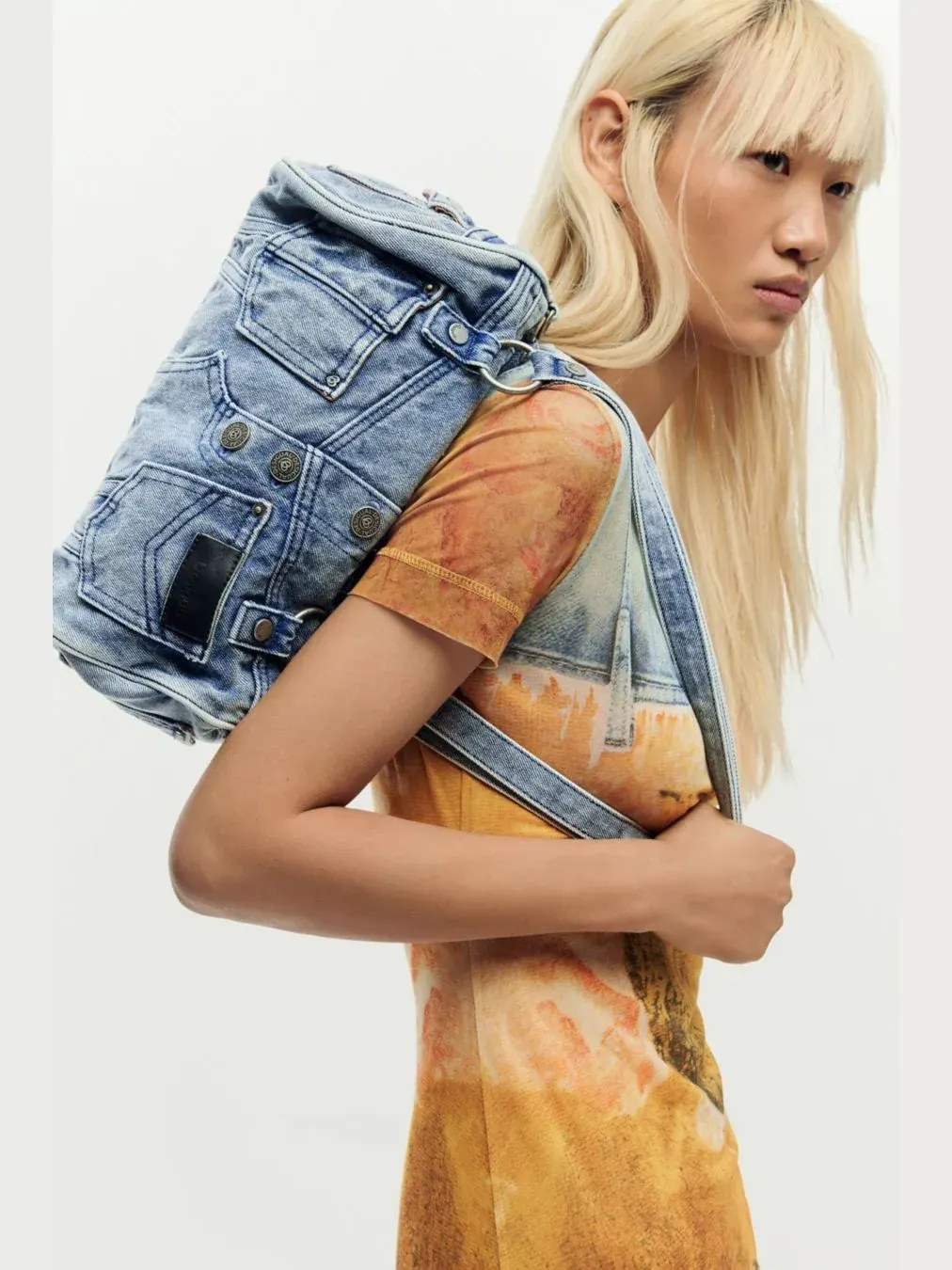 Карманы женской джинсовой сумки Desigual