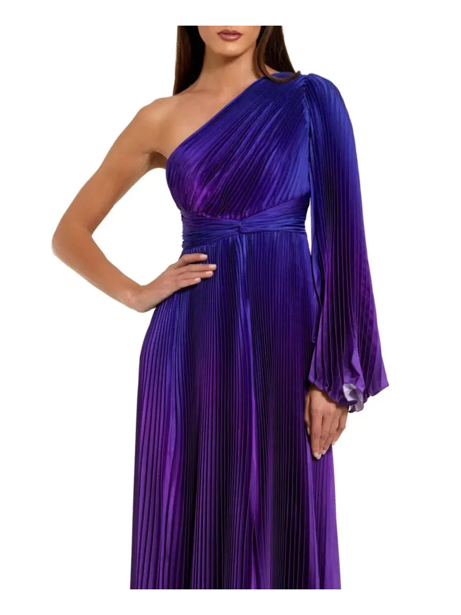 Платье-макси с одним плечом, с рукавом-колоколом, Petite Pleated Charmeuse One-Shoulder Flare — изображение 3 из 3