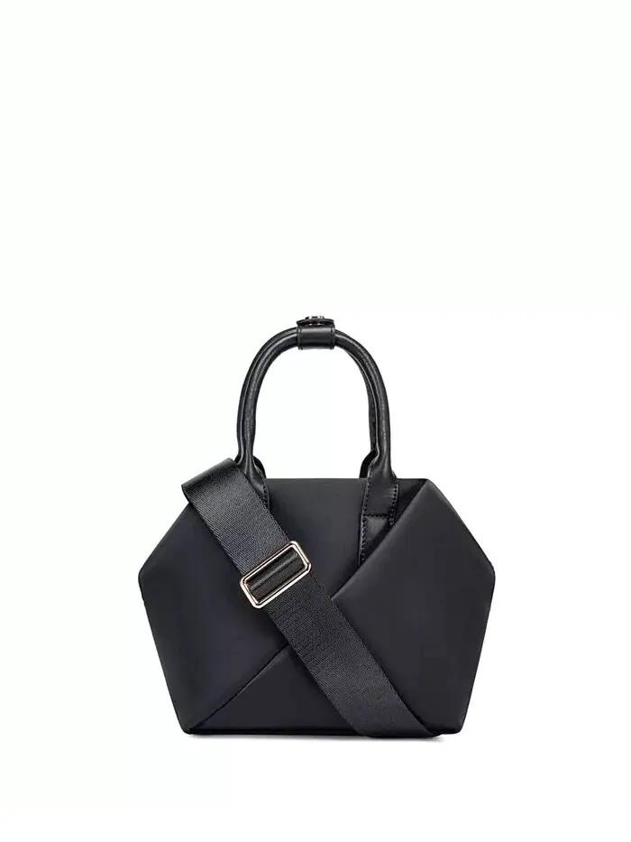 Маленькая сумка-тоут Origami Ultra Satin Crossbody Lux & Nyx — изображение 7 из 10, черный