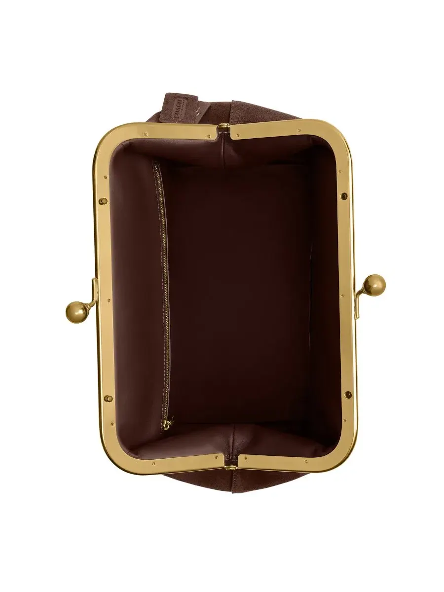 Сумка с застежкой кисп-лок, средняя, из замши COACH — изображение 6 из 7, коричневый