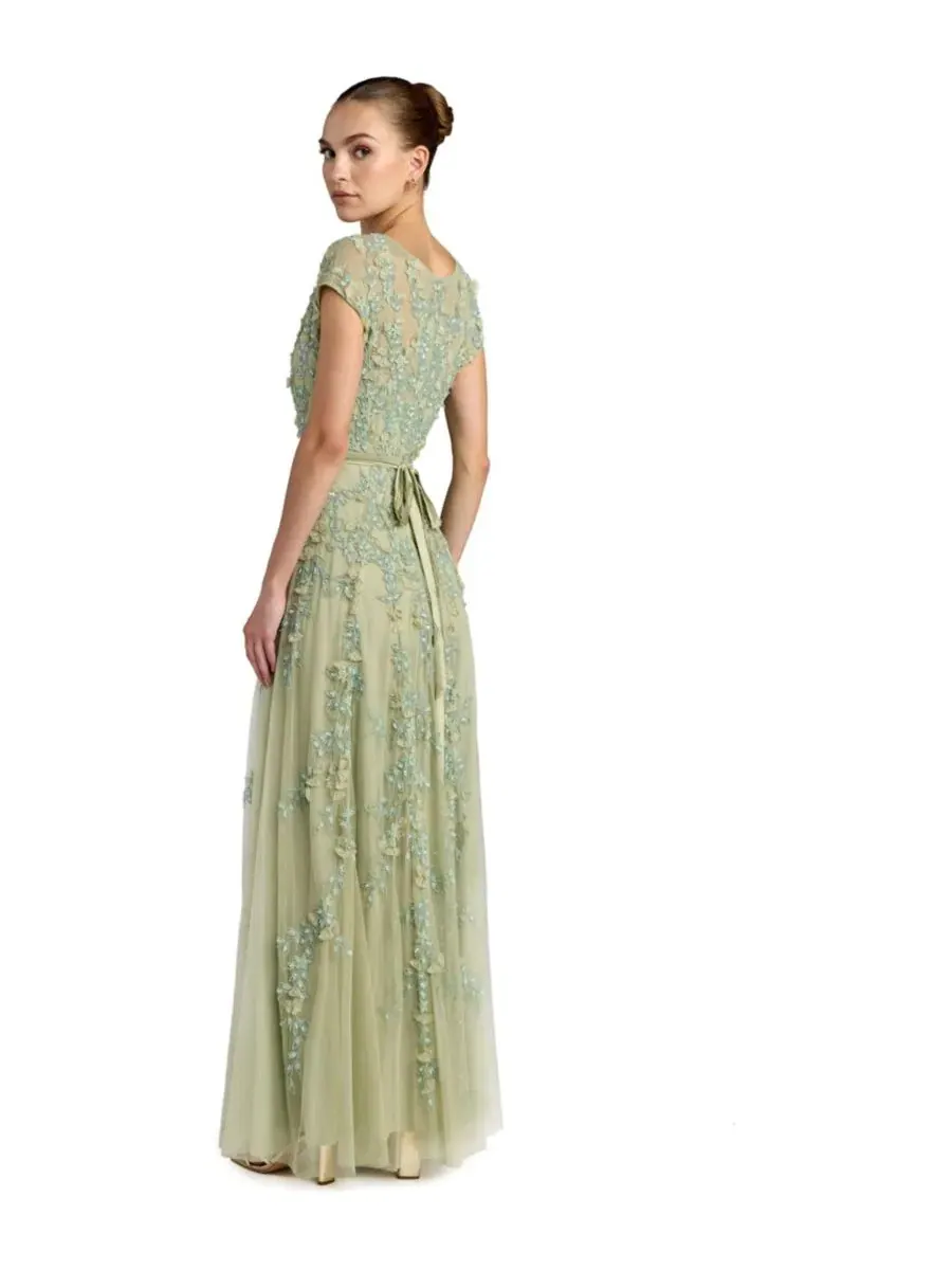 Вечернее платье с цветочной вышивкой, модель Floral Embellished Short Sleeve Mesh Gown Mac Duggal — изображение 2 из 3