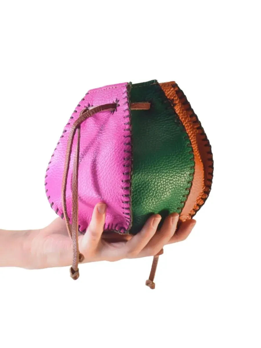 Сумка-шопер из натуральной кожи с радужными панелями Mini Bucket Leather Pouch Bag Carlos Falchi — изображение 3 из 8, мульти