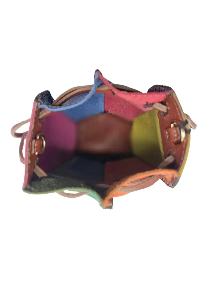 Сумка-шопер из натуральной кожи с радужными панелями Mini Bucket Leather Pouch Bag Carlos Falchi — изображение 4 из 8, мульти