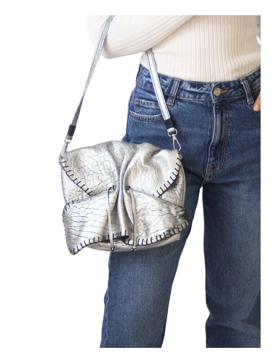 Сумка-шопер из ягнячьей кожи с двумя съемными ремнями Medium Butterfly Lambskin Bag Carlos Falchi — изображение 5 из 9