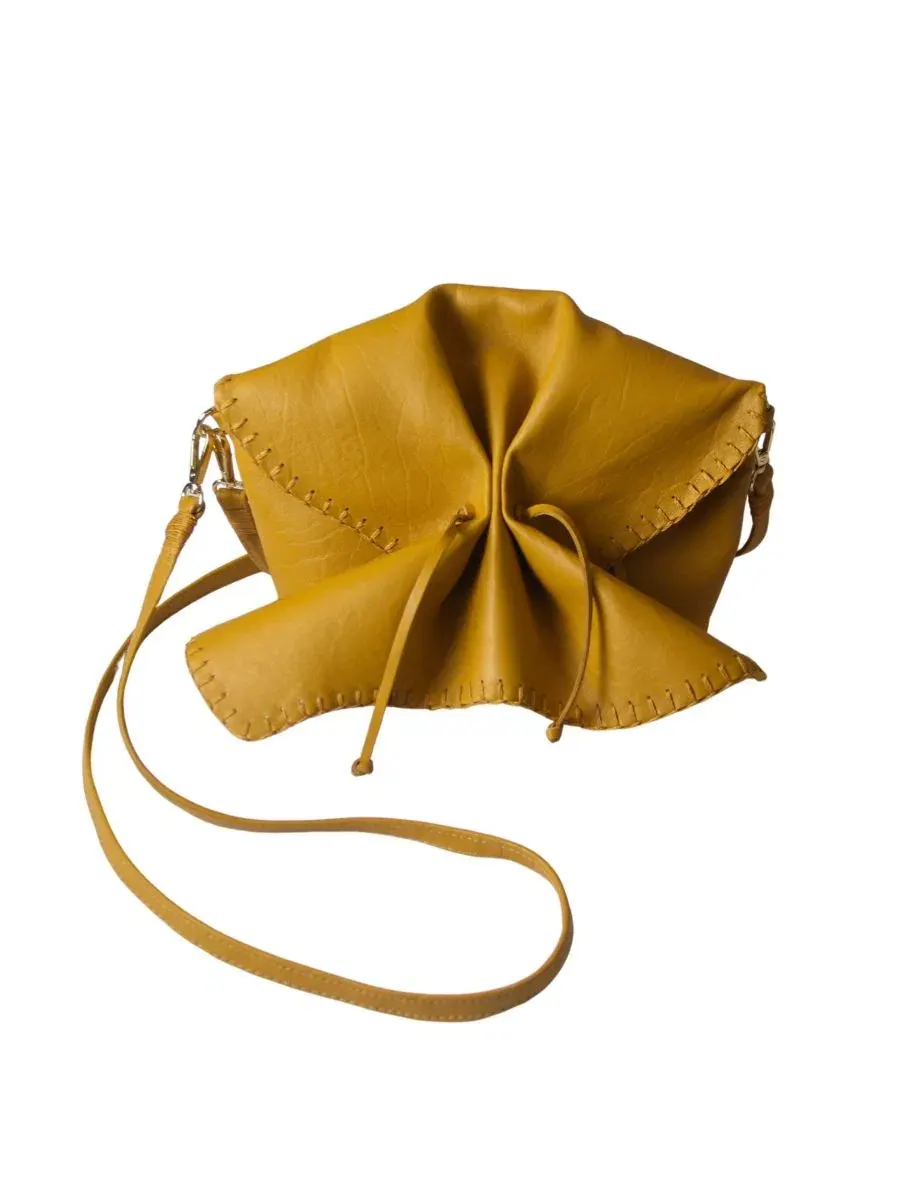 Сумка-шопер из мягкой овчины Medium Butterfly Lambskin Carlos Falchi — желтый