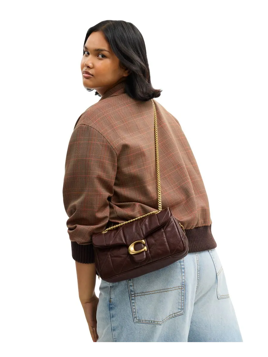Сумка через плечо COACH Tabby Medium из стеганой кожи — изображение 4 из 10, коричневый