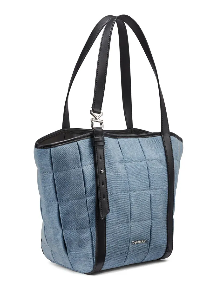 Сумка-тоут Tina Denim Extra-Large Calvin Klein — изображение 3 из 5, светлый джинсовый синий