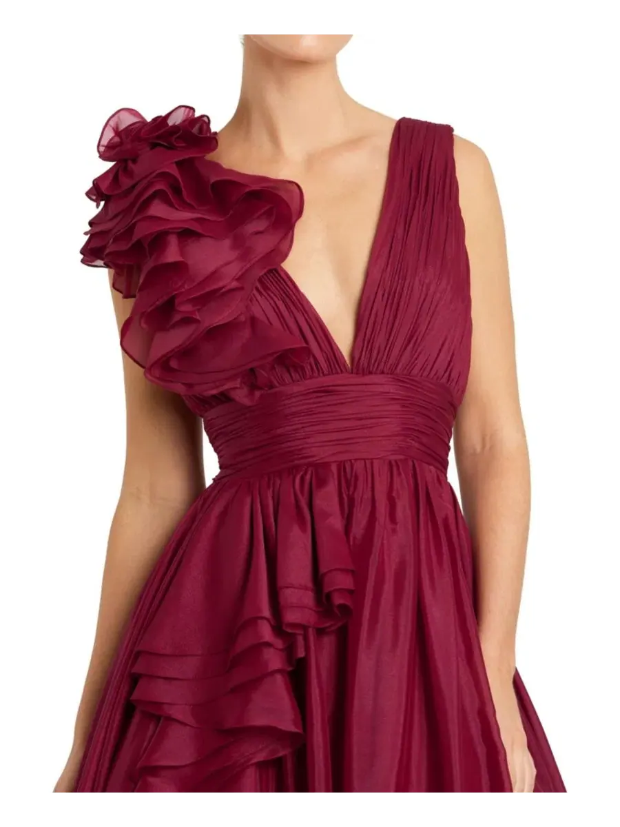 Платье вечернее с воланами на плечах, V-образным вырезом, модель Petite Ruffle Shoulder V-Neck — изображение 3 из 3, красный