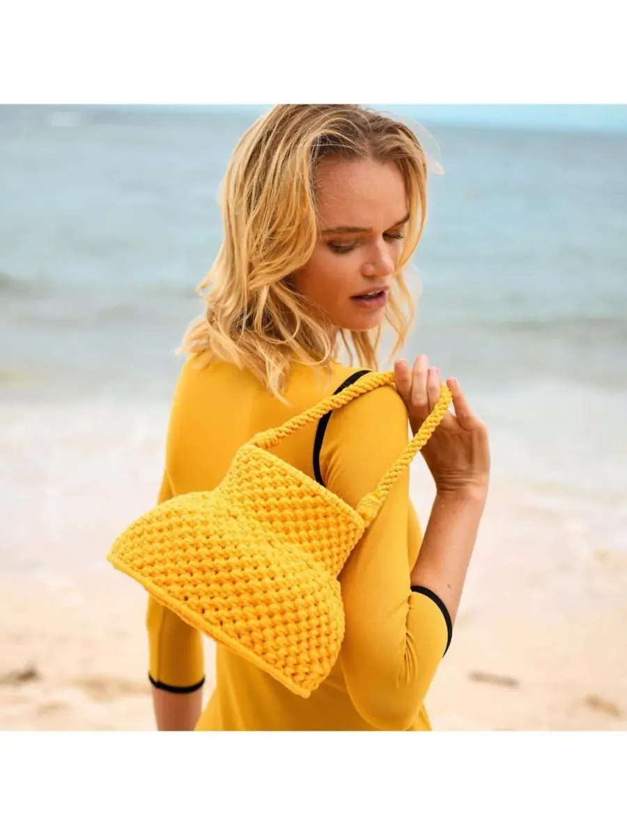 Brunna.co Корзинка-пакет PETITE NAGA из макраме — изображение 2 из 9, желтый