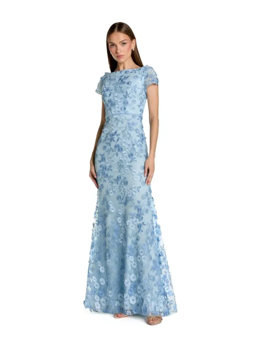 Вечернее платье с цветочным кружевом Petite Floral Applique Boat Neck Short Sleeve Gown Mac Duggal