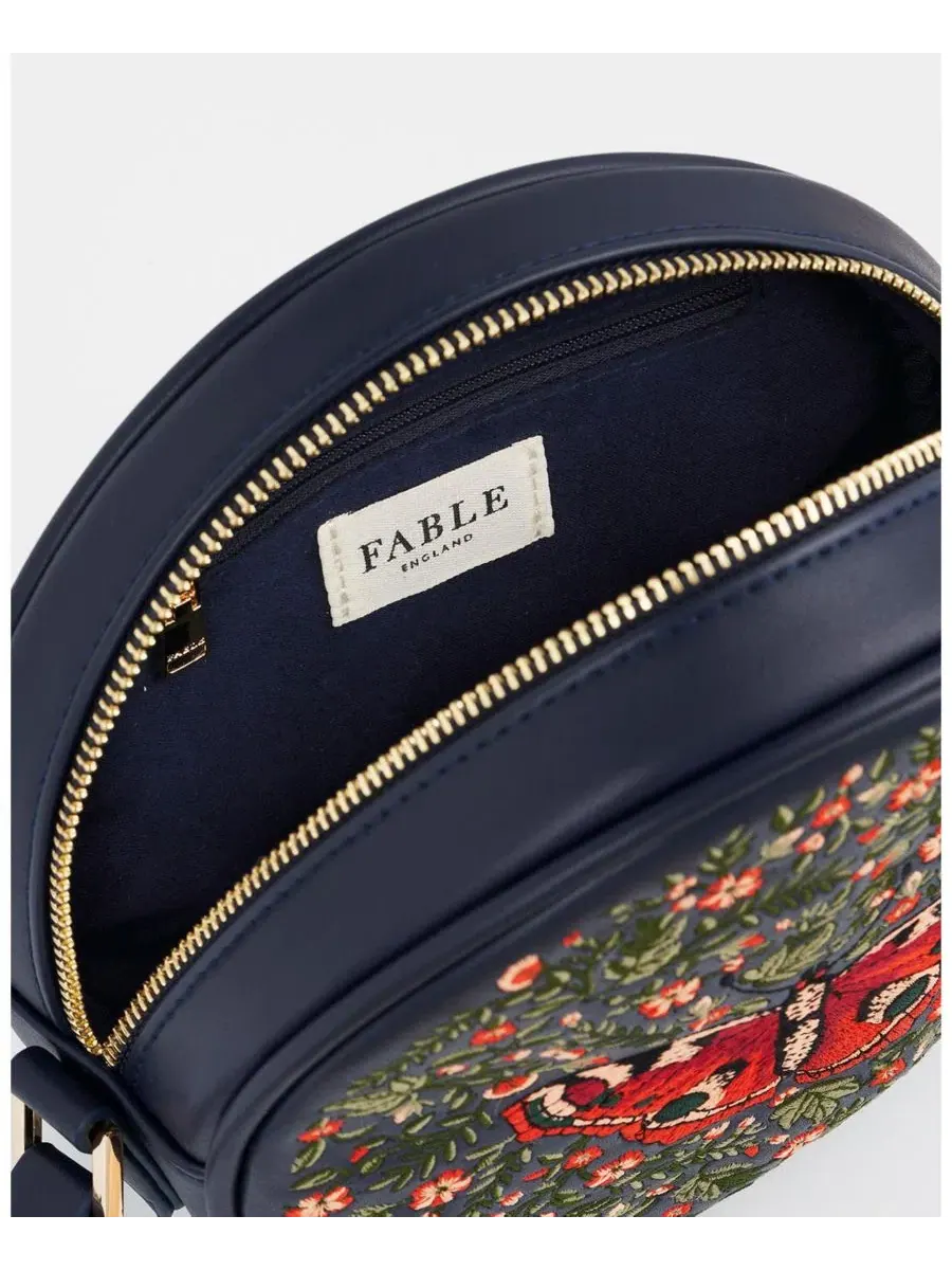 Сумка-круглая с вышивкой бабочки Chloe Admiral Circle Bag Fable England — изображение 4 из 7, темно-синий
