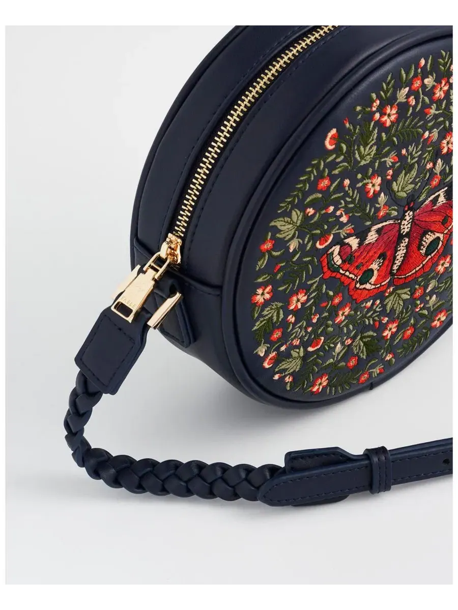 Сумка-круглая с вышивкой бабочки Chloe Admiral Circle Bag Fable England — изображение 6 из 7, темно-синий