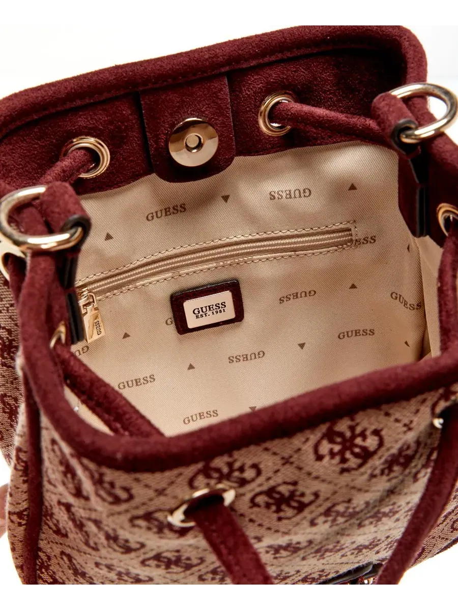 Сумка-ведро с кулиской Samantha Small Drawstring Bucket Handbag GUESS, Merlot Lgo — изображение 3 из 5