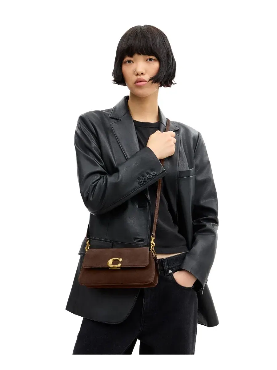 Небольшая сумка через плечо из замши с коротким и длинным ремнями COACH — изображение 6 из 7, коричневый