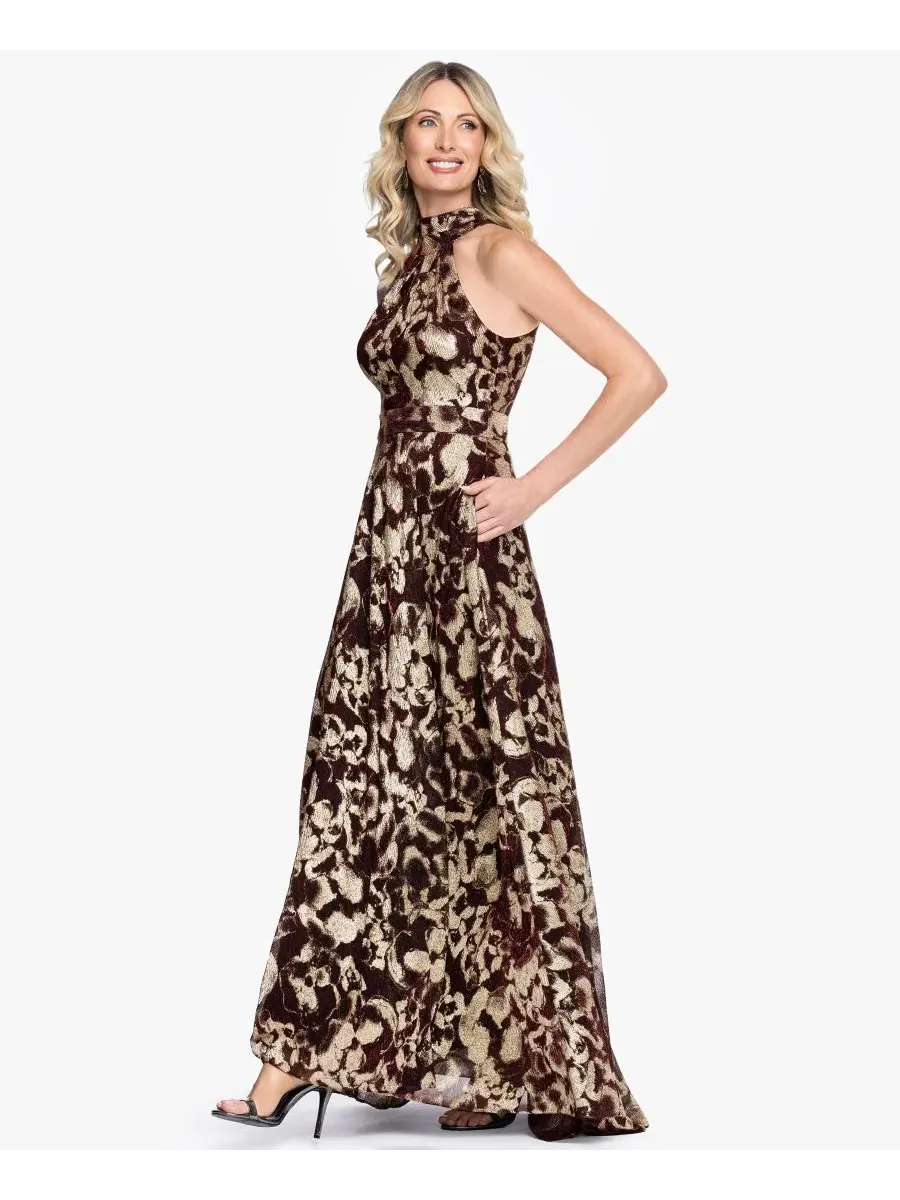 Вечернее платье-бюстье с открытой спиной, модель Petite Sleeveless Halter Neck Gown Betsy & Adam — изображение 3 из 6