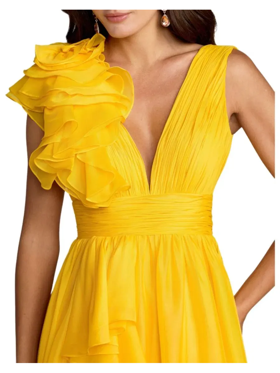 Вечернее платье с рюшем на плече, с V-образным вырезом, модель One-Shoulder Ruffle Ball Gown Mac — изображение 3 из 3