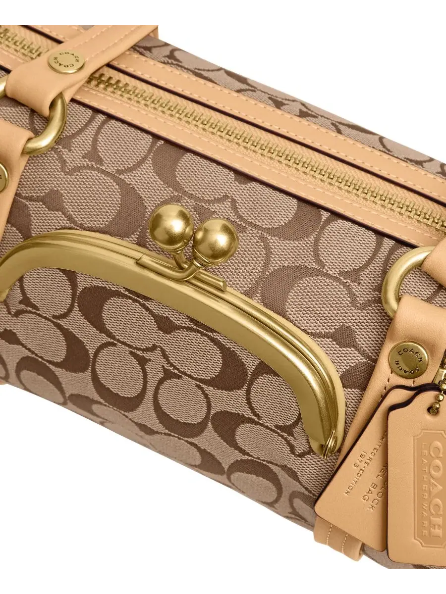 Сумка через плечо Kisslock Small Signature Jacquard Barrel Shoulder Bag 28 Coach — изображение 5 из 5, хаки светлый