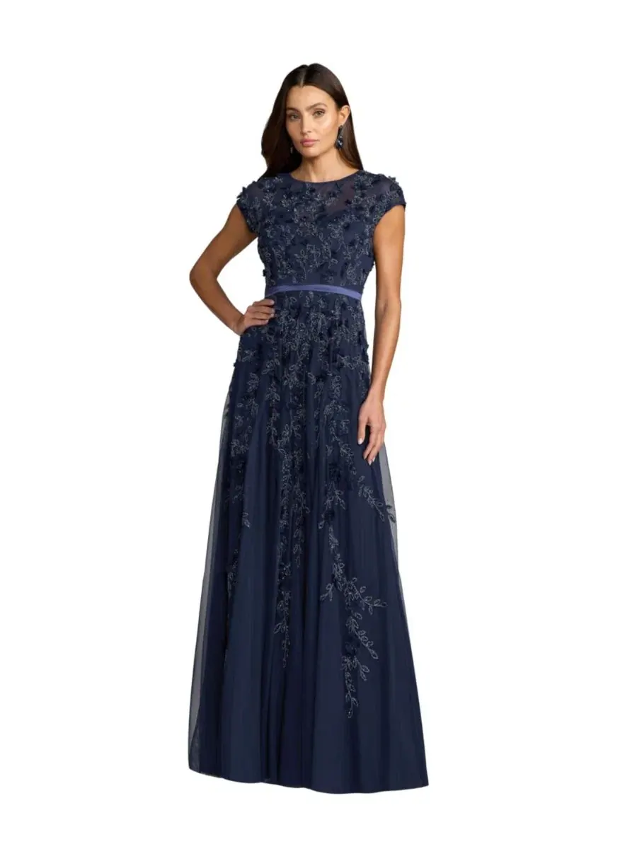Вечернее платье с цветочной вышивкой и сеткой, модель Floral Embellished Short Sleeve Mesh Gown Mac