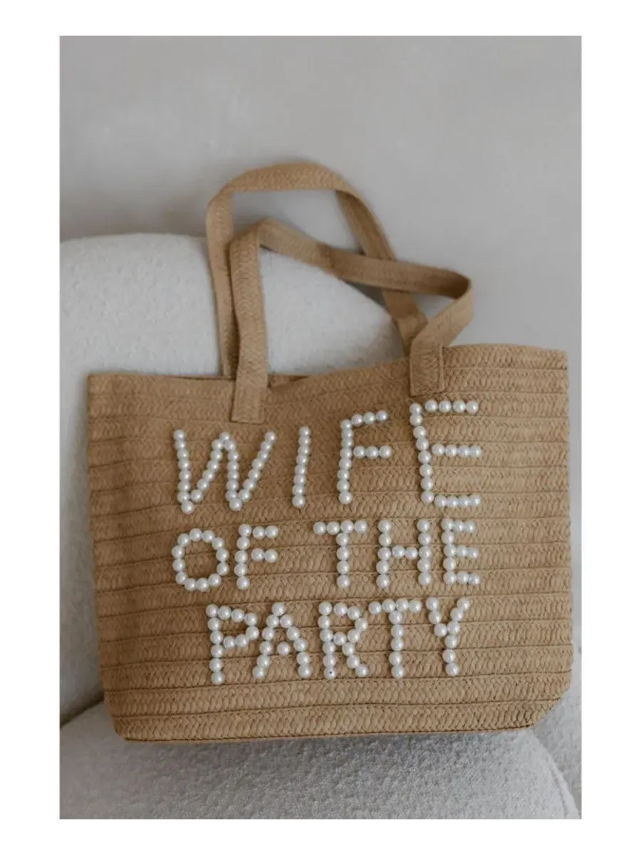 Сумка-шопер с жемчужной надписью Wife of the Party Untamed Petals