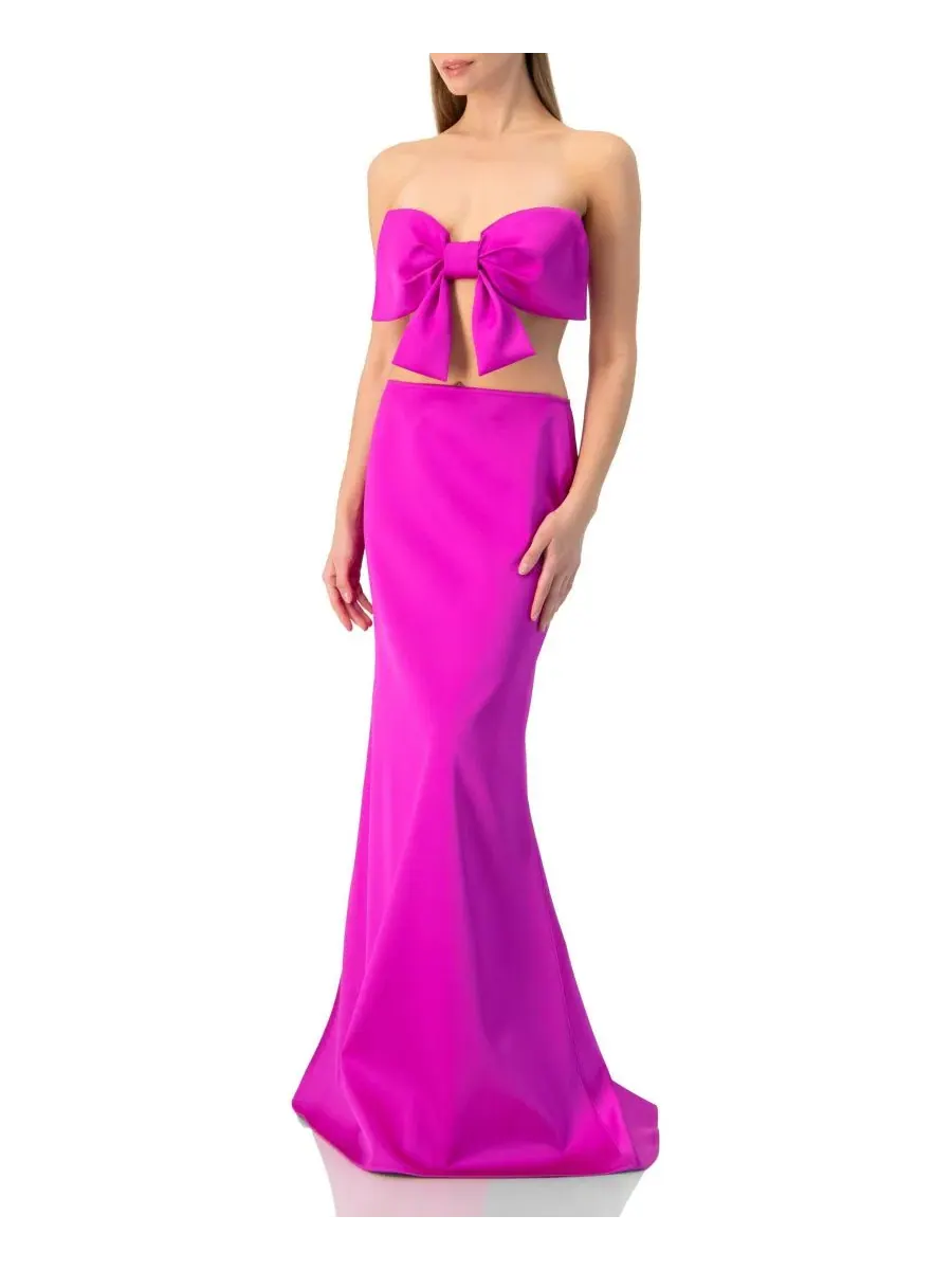 Вечернее платье без бретелек с бантом и вырезом, модель Bow-Front Crop-Top Gown Ivonne — изображение 3 из 6, маджента