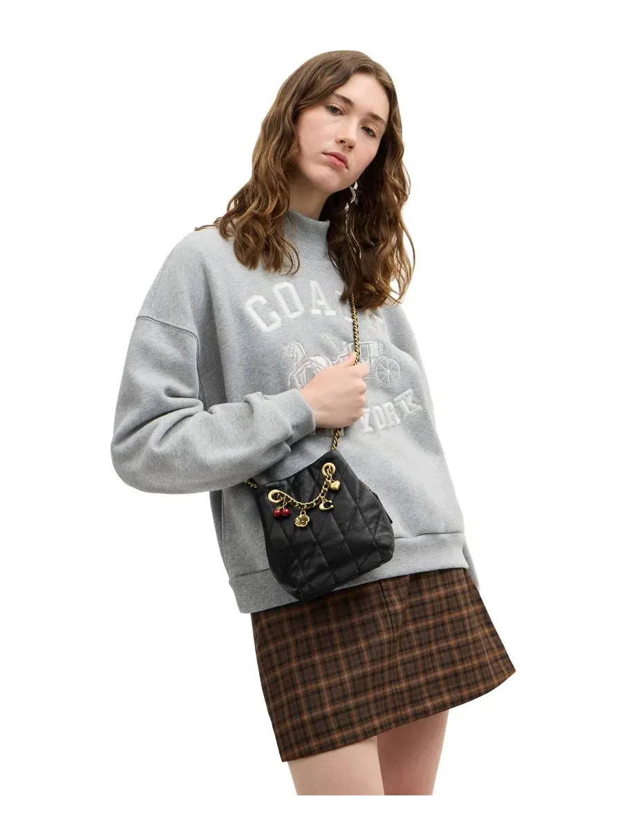 Кожаная сумка-кроссбоди с кулиской COACH — изображение 8 из 9, черный