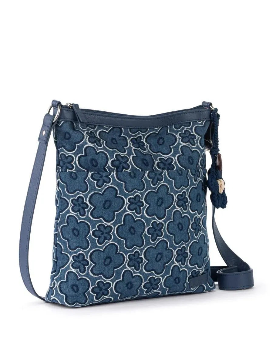Сумка через плечо Banyan Crossbody Sakroots — изображение 2 из 3, джинсовый синий