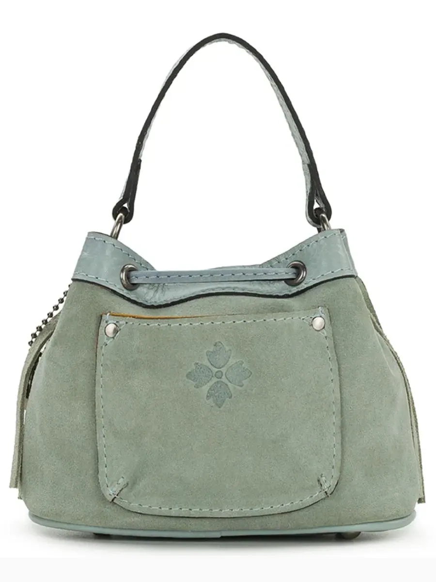 Мини-сумка через плечо из замши с шармом-сердцем Elisa Mini Suede Drawstring Crossbody Patricia Nash — изображение 2 из 5
