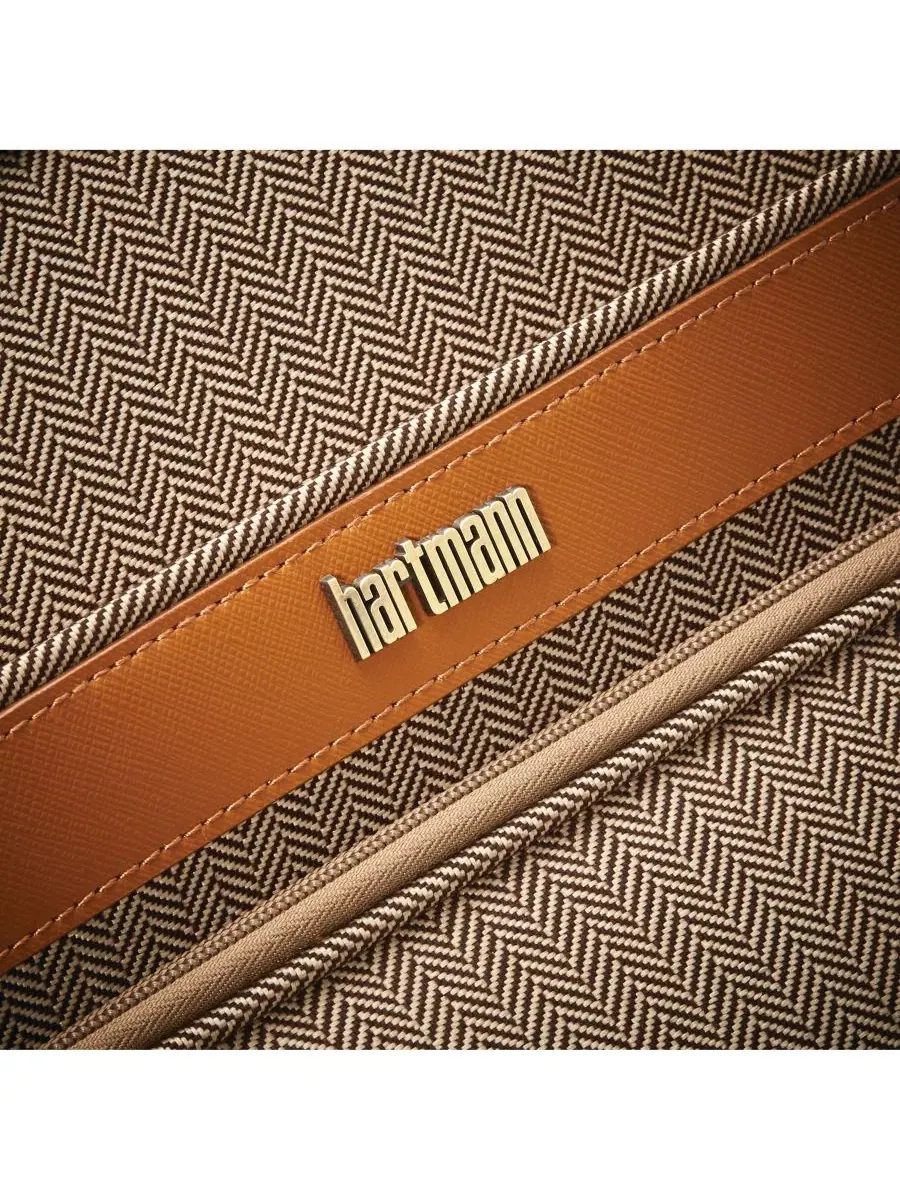 Дорожная сумка-чемодан на колесах Herringbone DLX 18.5" Underseater Spinner Hartmann — изображение 3 из 9, терракотовый