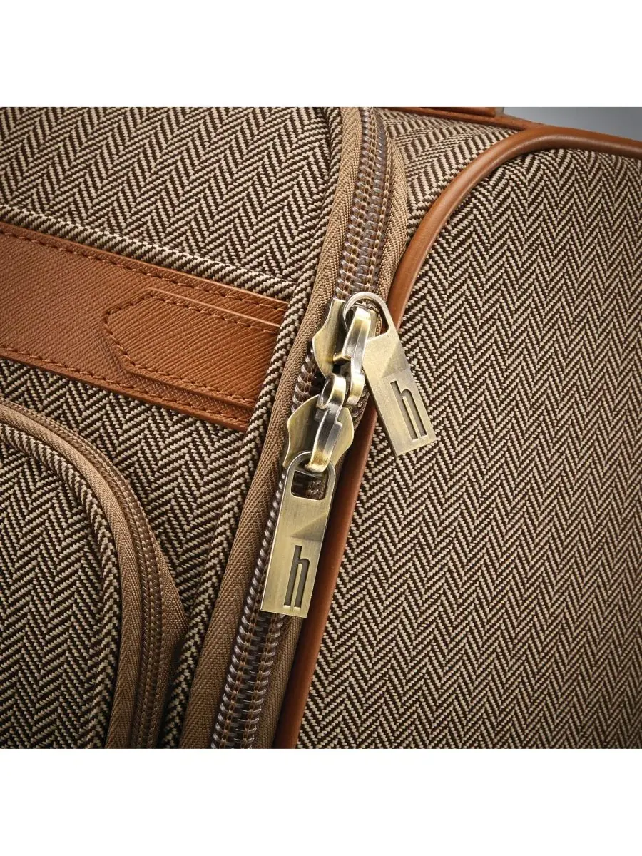 Дорожная сумка-чемодан на колесах Herringbone DLX 18.5" Underseater Spinner Hartmann — изображение 4 из 9, терракотовый