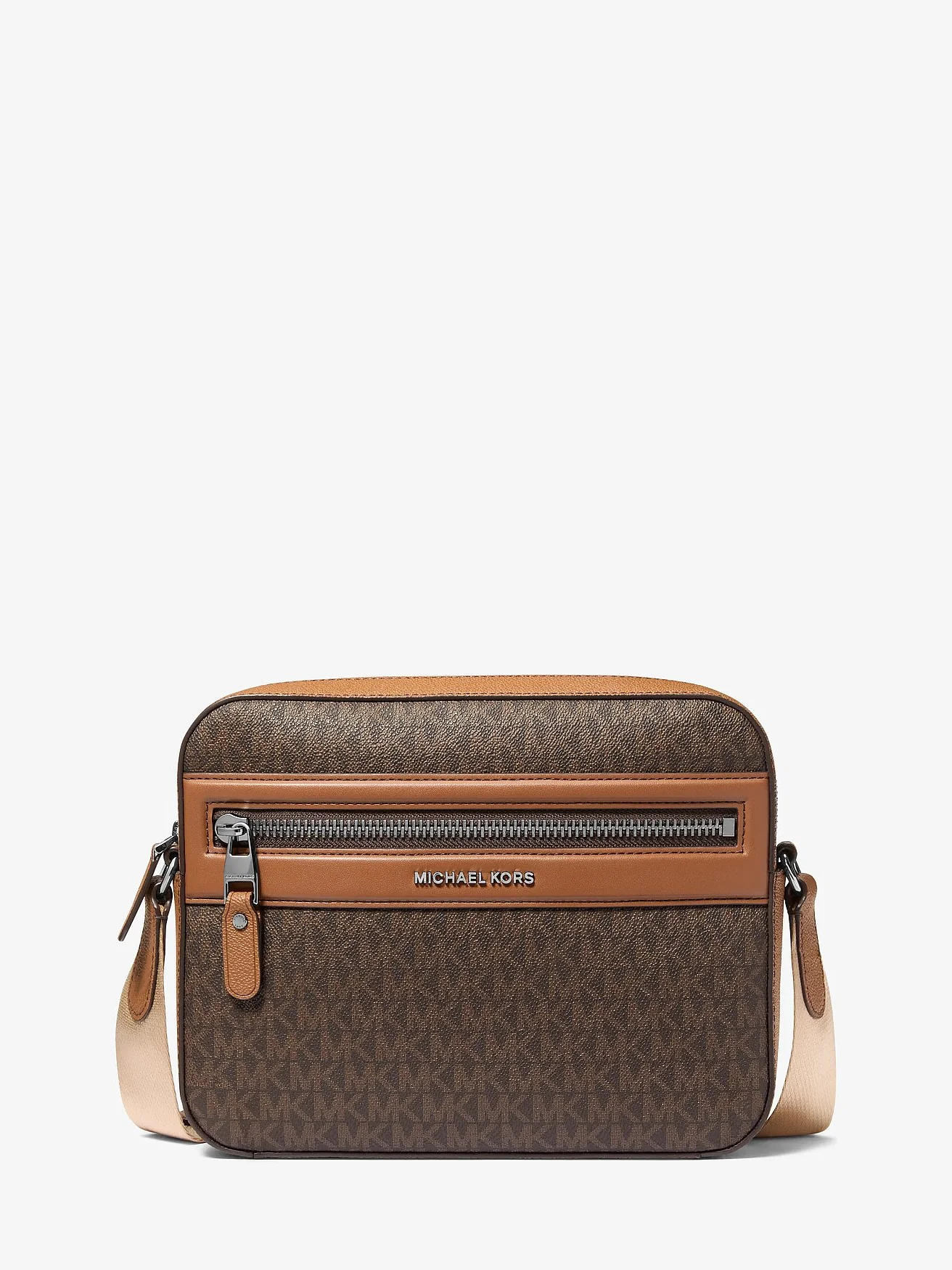 Коричневая сумка Michael Kors Jet Set с сигнатурным паттерном и кожаной отделкой, вид спереди.
