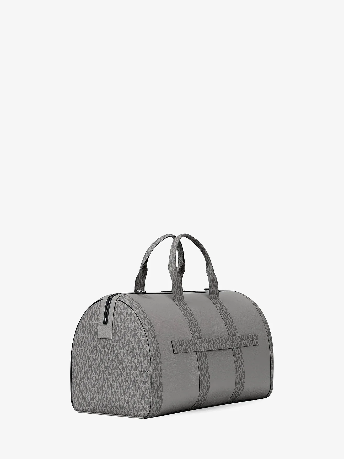 Серая дорожная сумка Michael Kors Cooper, вид сбоку под углом.