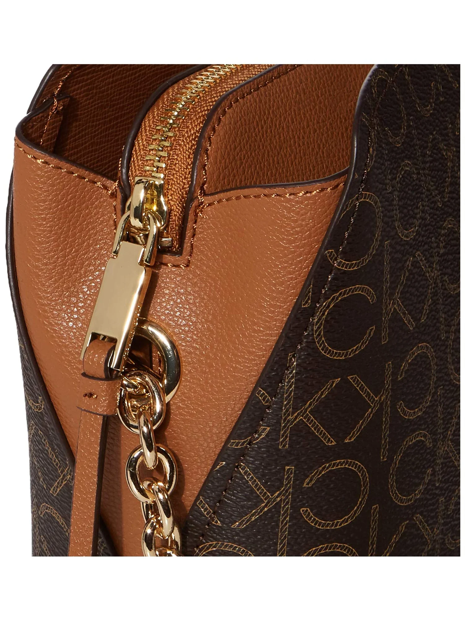 Сумка кросс-боди Calvin Klein Hailey Signature Triple Compartment — изображение 3 из 7, коричневый