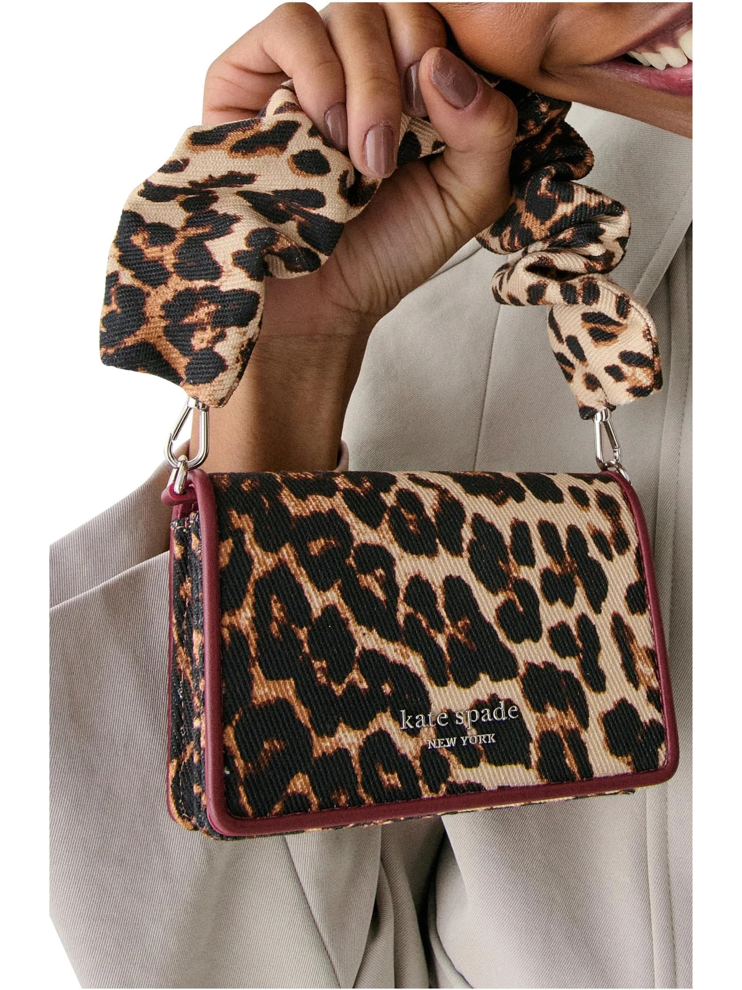 Сумка кросс-боди Kate Spade New York Natasha Downtown Leopard Fabric Card Case Crossbody With Scrunch Strap, мульти