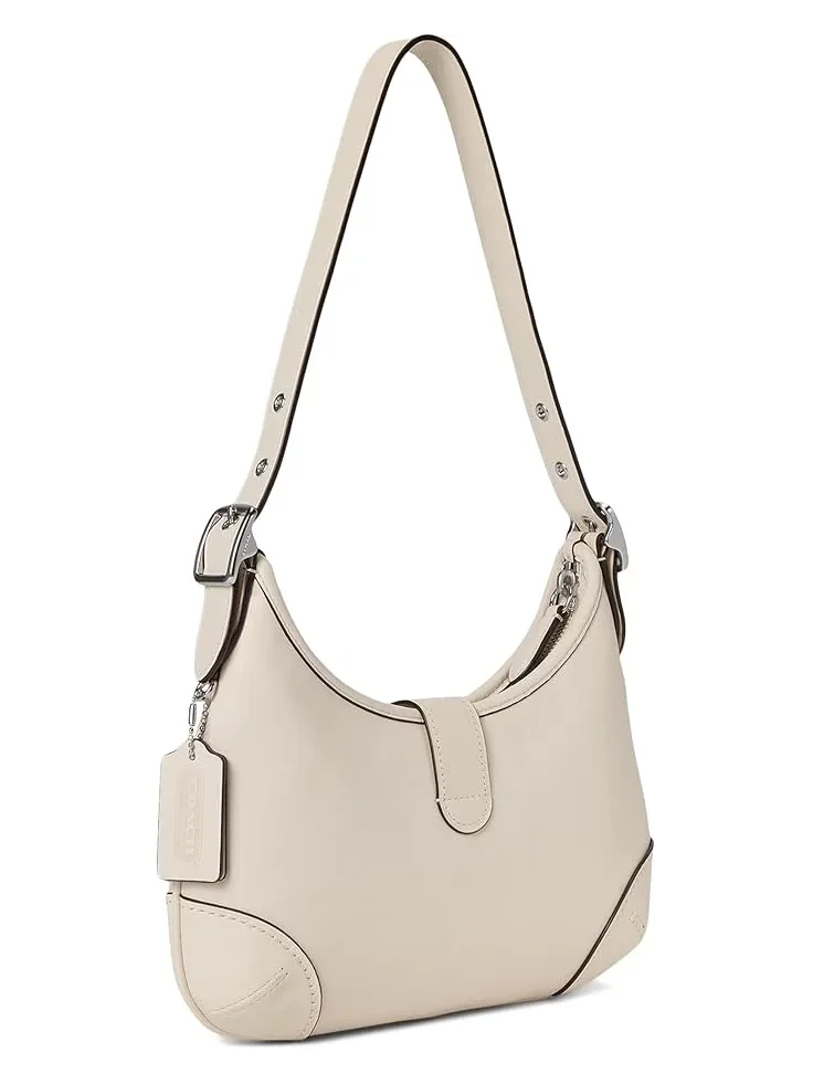 Женская сумка через плечо COACH Hamptons Hobo Bag — изображение 2 из 4, мел