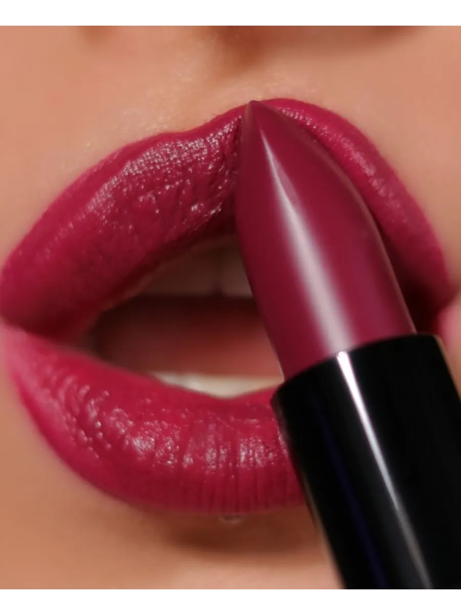 Матовая помада Vogue Lord & Berry, цвет romance - deep rich blackberry — изображение 2 из 5