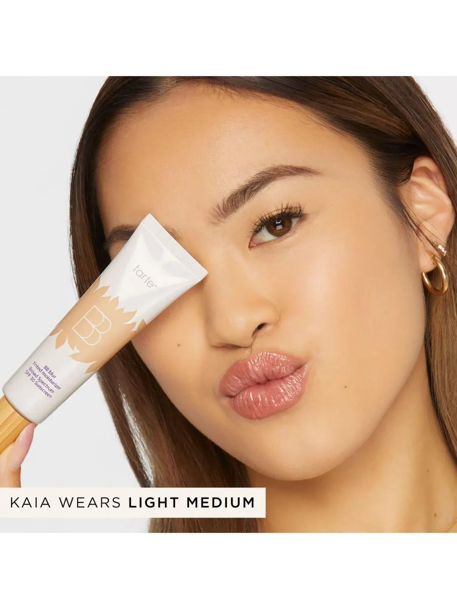 BB Blur Tinted Moisturizer - солнцезащитный крем широкого спектра действия с SPF 30 Tarte — изображение 4 из 9