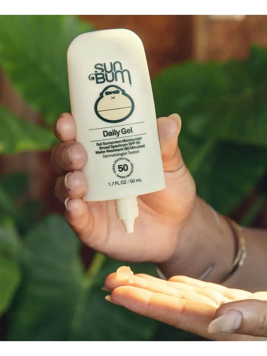 Sun Bum Ежедневный увлажняющий солнцезащитный гель для лица SPF 50, 1,7 унции — изображение 3 из 6