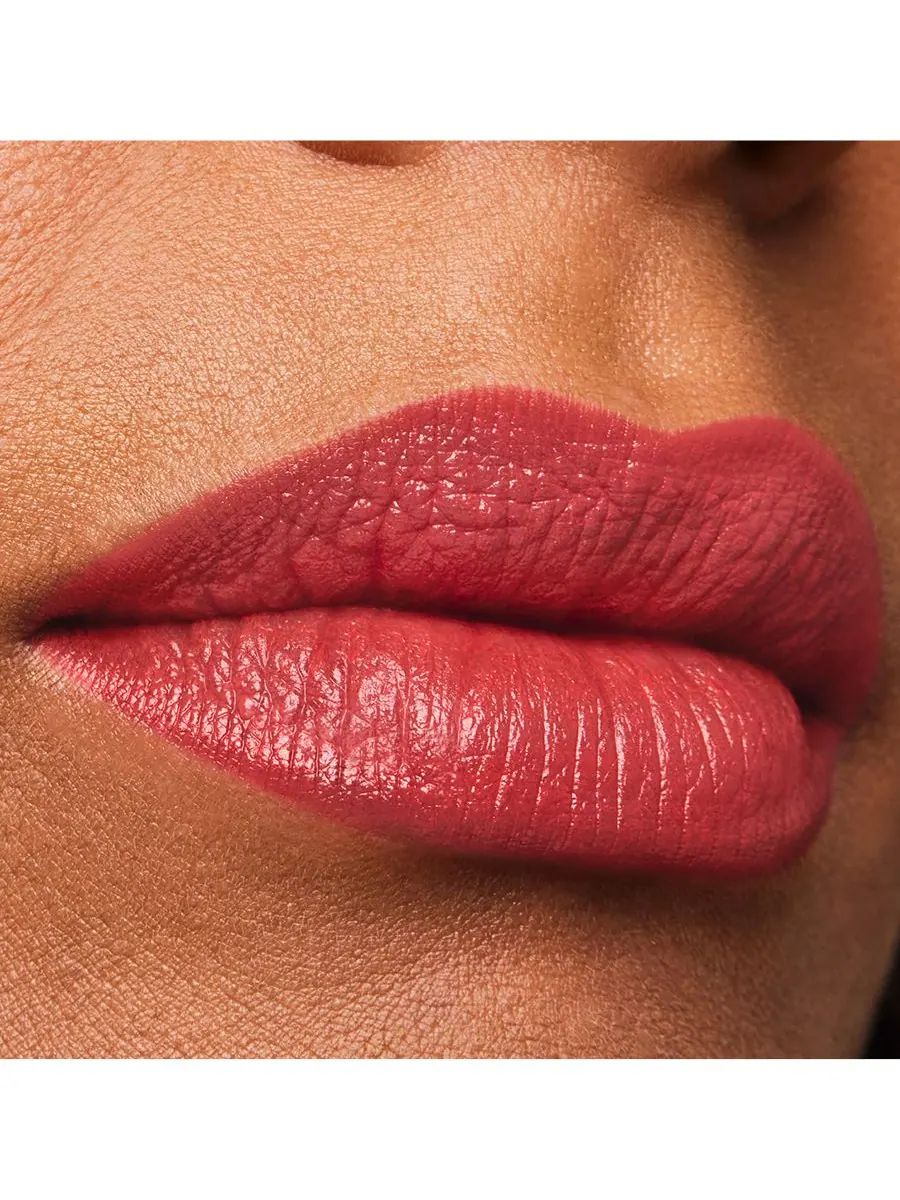 Стойкая кремовая помада Estée Lauder Pure Color, полное покрытие, цвет confident — изображение 3 из 10