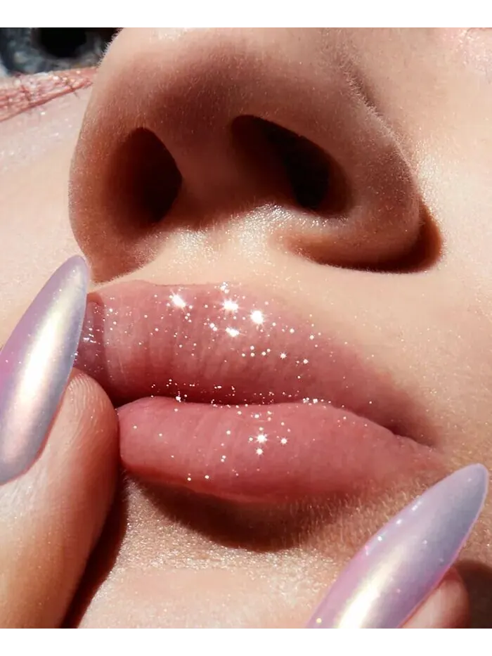 Блеск для губ Supple Kiss Lip Glaze, 0,1 унции Kylie Cosmetics — изображение 4 из 9