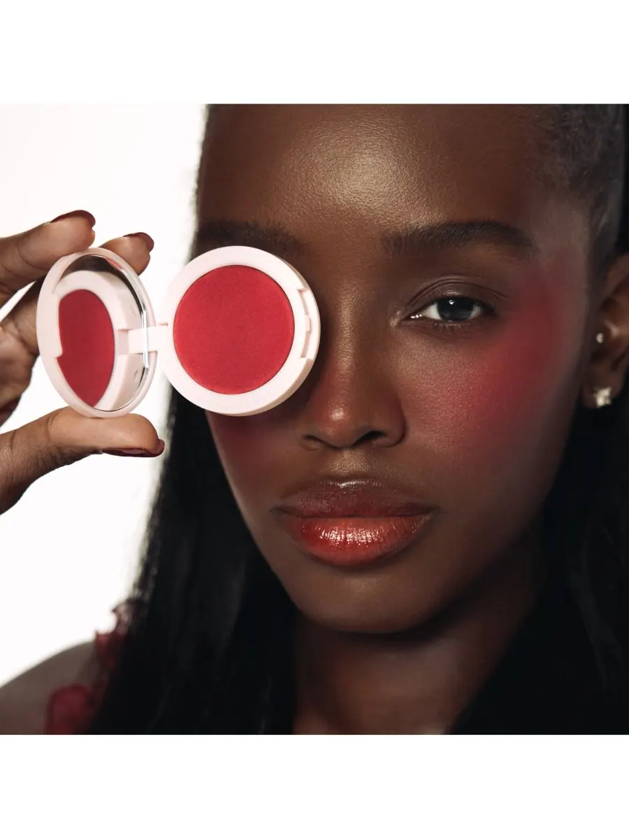 Гибридные румяна Kylie Cosmetics, цвет ladybug — изображение 4 из 9
