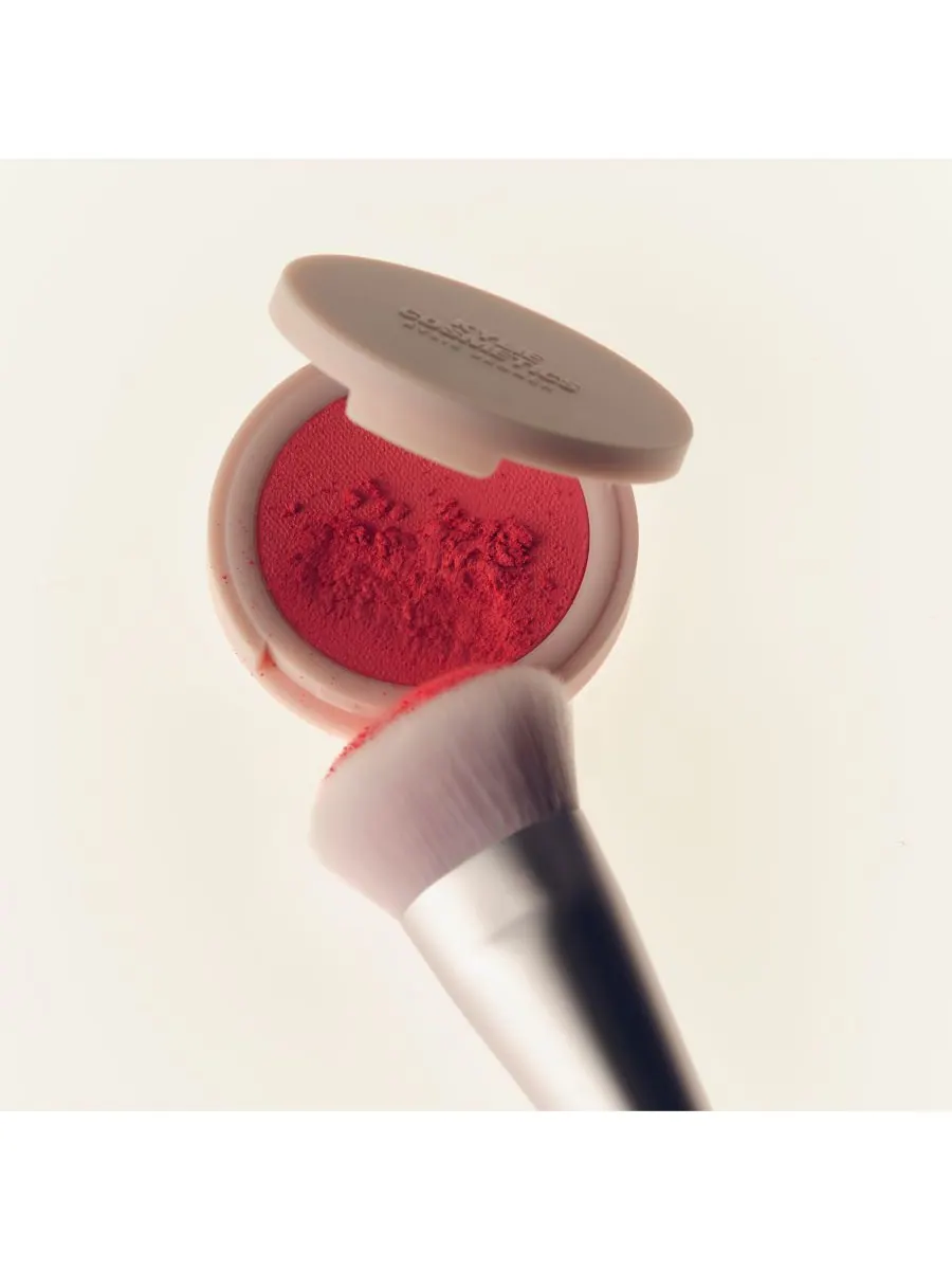 Гибридные румяна Kylie Cosmetics, цвет ladybug — изображение 6 из 9