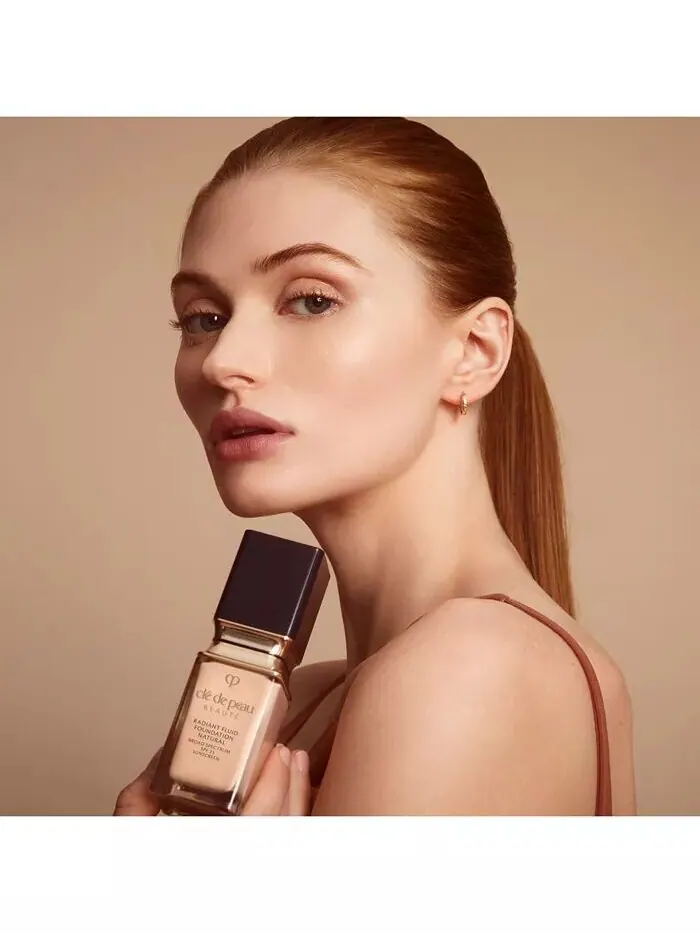Основа-флюид Radiant Natural SPF 25 Clé De Peau Beauté — изображение 7 из 11