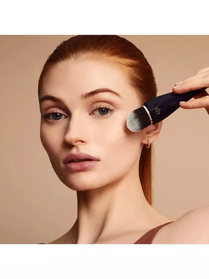Основа-флюид Radiant Natural SPF 25 Clé De Peau Beauté — изображение 8 из 11