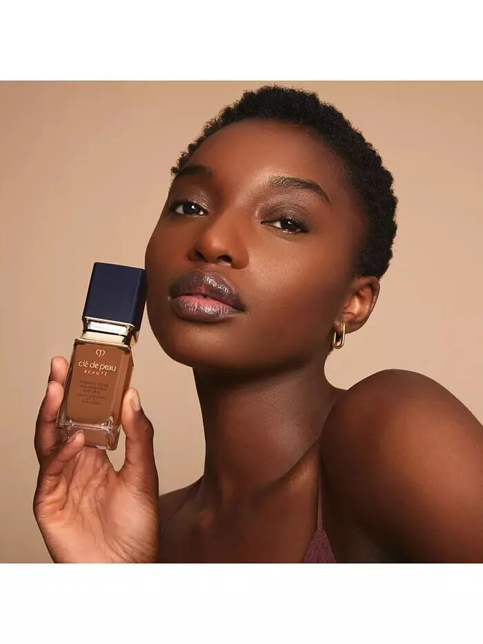 Основа-флюид Radiant Natural SPF 25 Clé De Peau Beauté — изображение 9 из 11