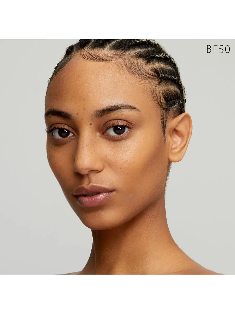 Тональный крем Radiant Fluid Foundation Natural SPF 25 Clé de Peau Beauté — изображение 4 из 10